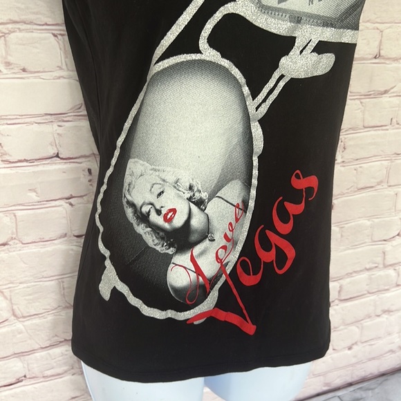 Marilyn Monroe VEGAS short sleeve shirt size XL runs small - Picture 3 of 8